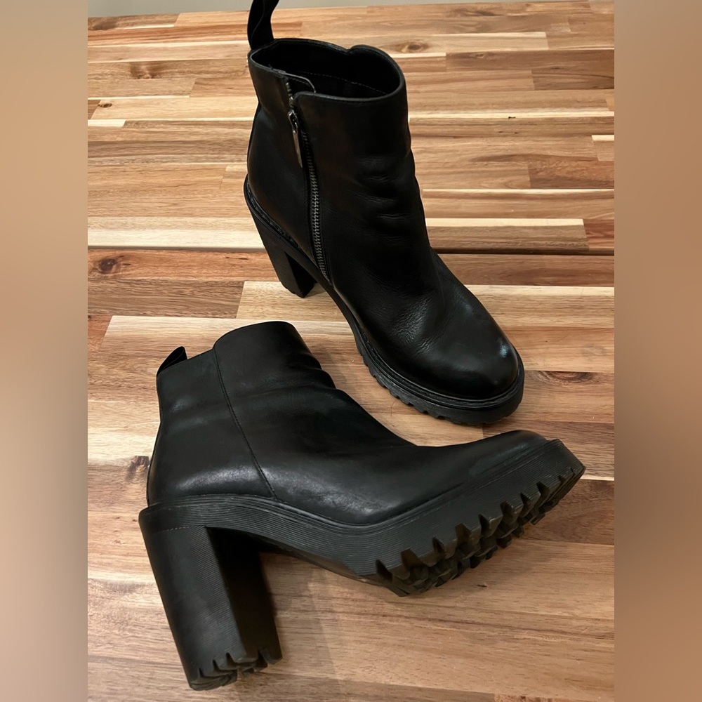 Dr Martens boots size 10 in perfect condition